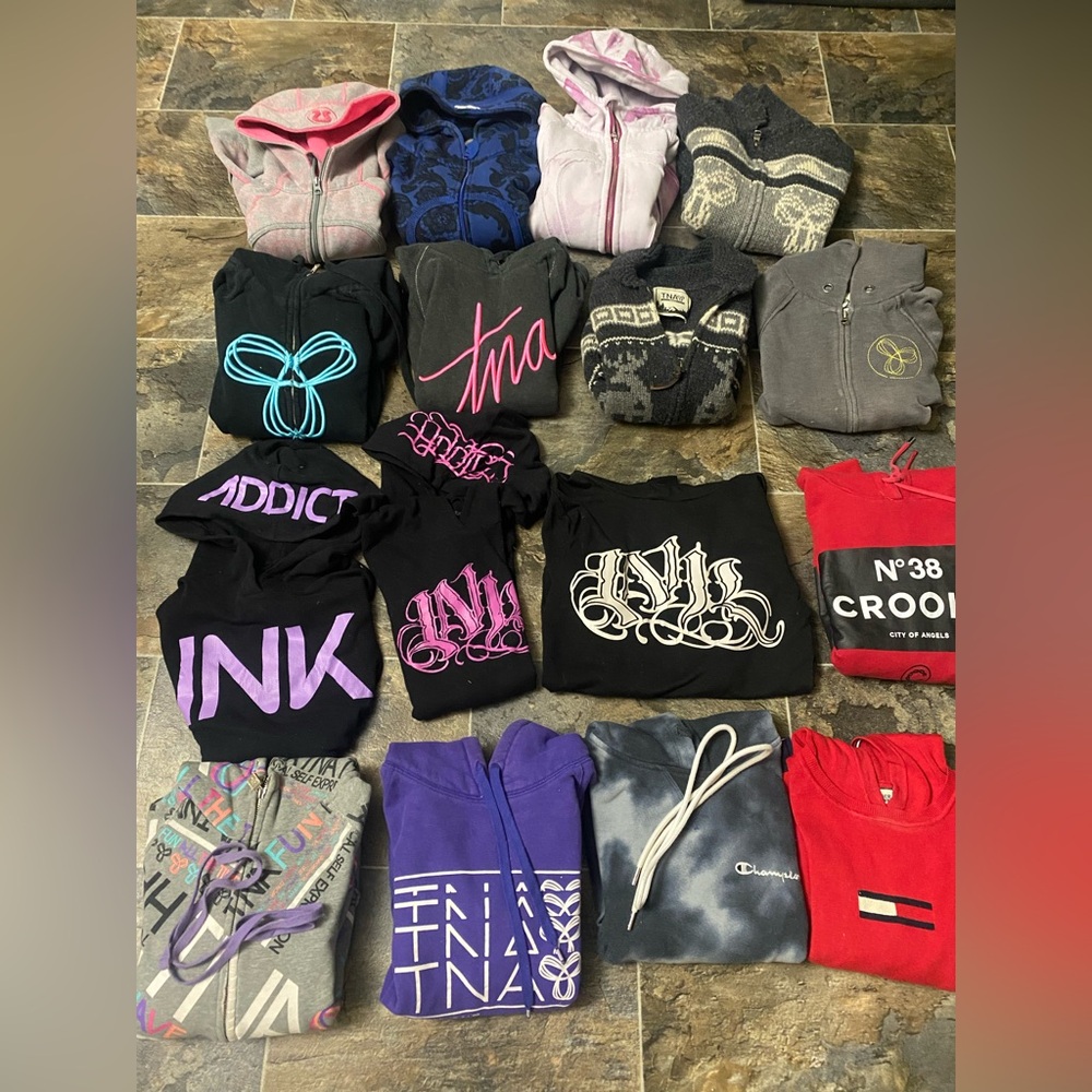 Women’s name brand size small/medium hoodies.